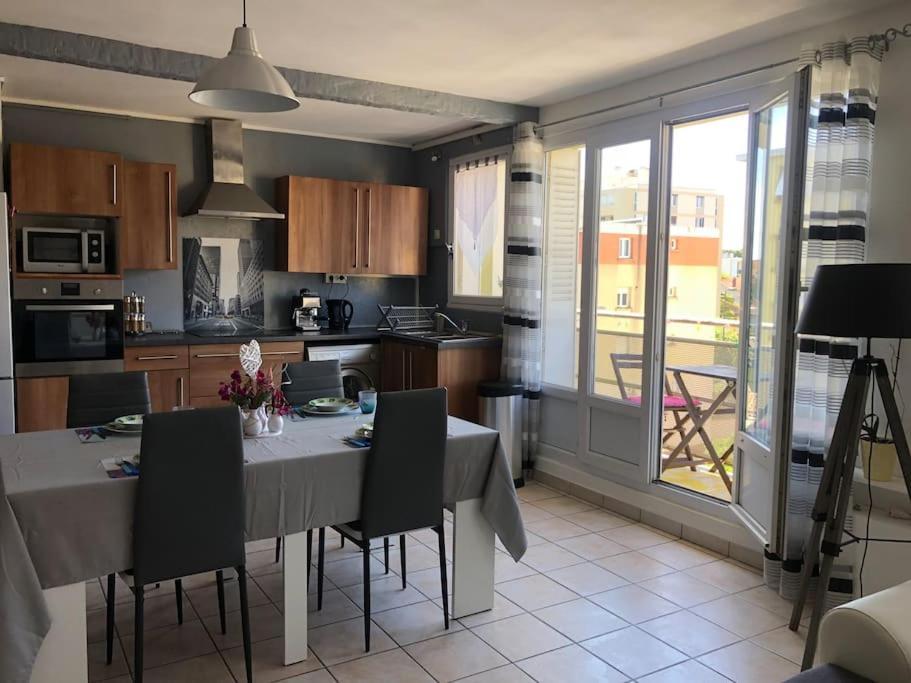 Appartement Balcon, Place De Parking, Centre Ville Valence  Buitenkant foto