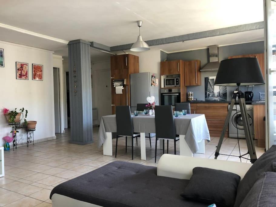 Appartement Balcon, Place De Parking, Centre Ville Valence  Buitenkant foto