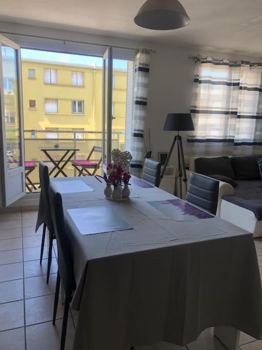 Appartement Balcon, Place De Parking, Centre Ville Valence  Buitenkant foto