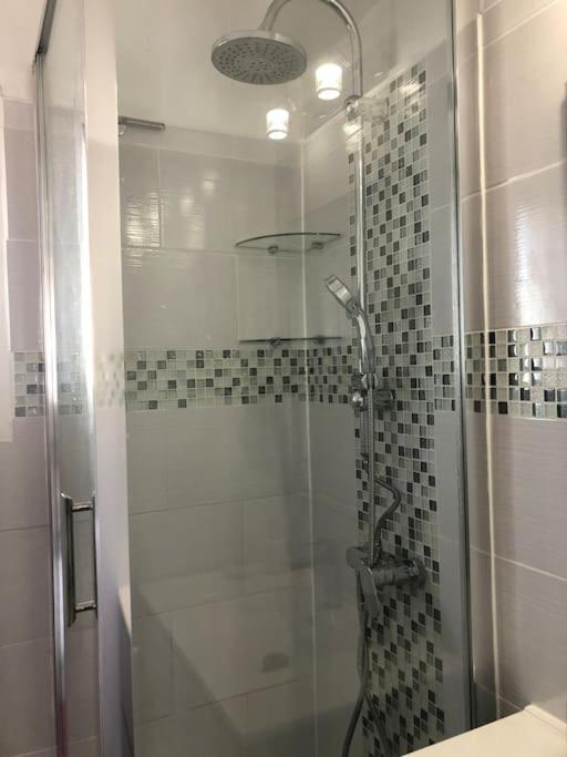 Appartement Balcon, Place De Parking, Centre Ville Valence  Buitenkant foto