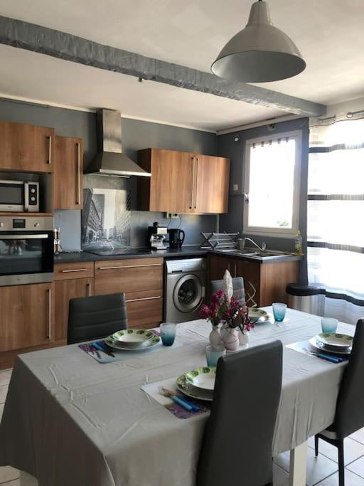 Appartement Balcon, Place De Parking, Centre Ville Valence  Buitenkant foto