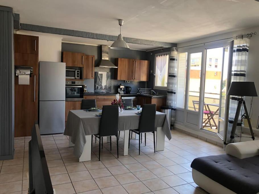 Appartement Balcon, Place De Parking, Centre Ville Valence  Buitenkant foto
